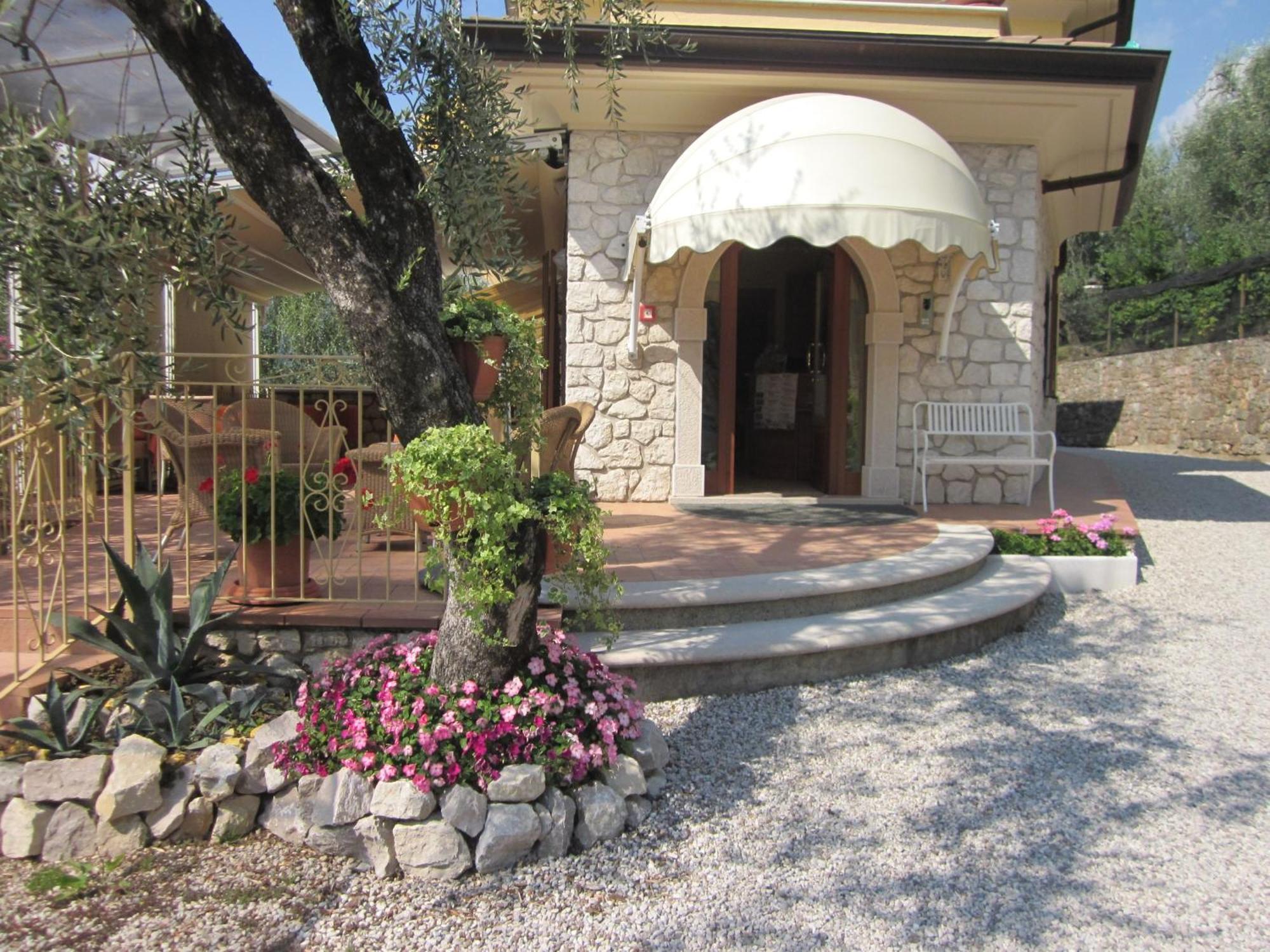Residence Casa Maria Assenza di Brenzone Exterior foto